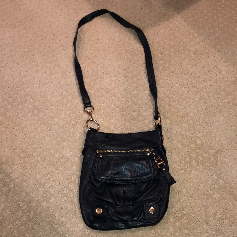 B. Makowsky black leather purse